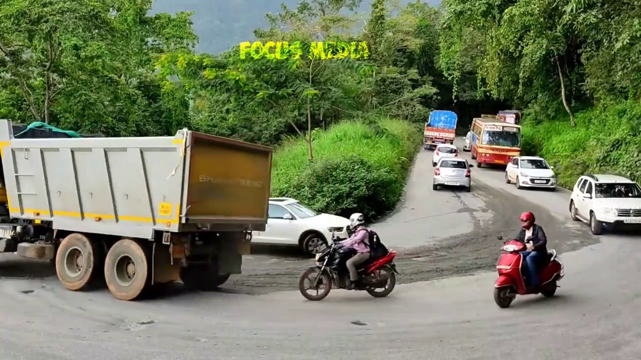 Mass Driving‼️ KSRTC Bus at Hairpin bend Wayanad Ghat Thamarassery Churam Kozhikode super driving