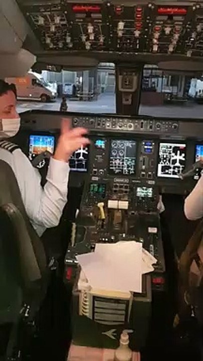 Passageiros aplaudem ao saber que voo comercial transportava vacinas ao Paraná