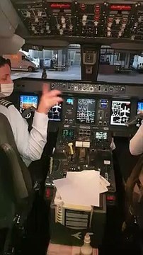 Passageiros aplaudem ao saber que voo comercial transportava vacinas ao Paraná