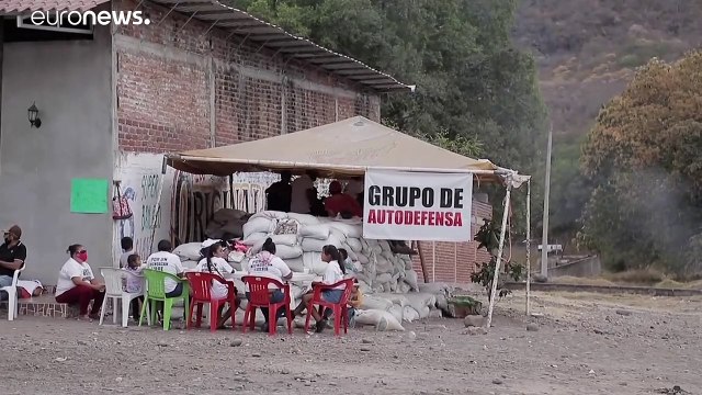 Mujeres mexicanas toman las armas para proteger a sus familias del narcotráfico en Michoacán
