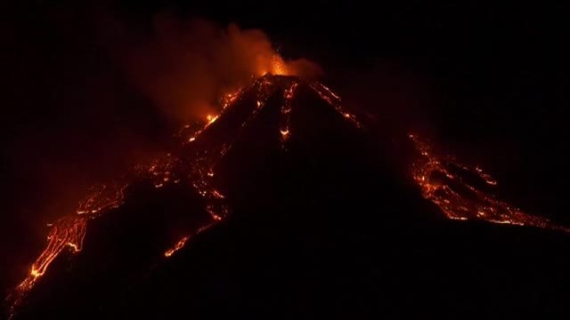 El volcán Etna vuelve a entrar en erupción