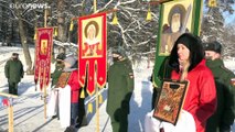 Eisbaden zu Epiphania: Am orthodoxen Dreikönigstag sprangen Tausende ins klirrend kalte Wasser