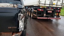 Colisão entre caminhão, caminhonete e carro é registrada no Trevo Cataratas