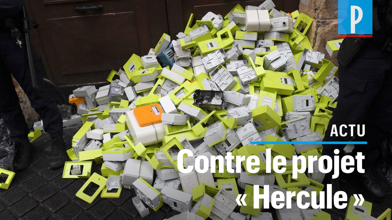 Grève des agents EDF : une montagne de compteurs Linky déversée devant le siège de LREM