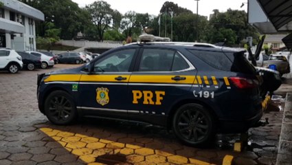 Gol furtado é encontrado pela PRF em estado de abandono