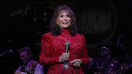 Loretta Lynn Receives COVID-19 Vaccine