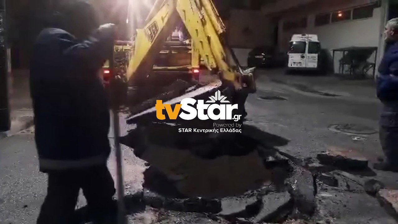 Οι εργασίες για την αποκατάσταση της βλάβης της...