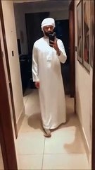 Αποκλείεται να αναγνωρίσετε ποιος Έλληνας τραγουδιστής είναι!