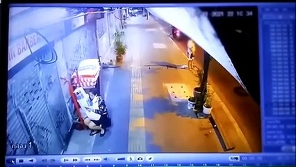 รวบแล้ว ผัว-เมีย แว้นจยย.ฉกมือถือพนักงานสาวร้านอาหารญี่ปุ่น ตรวจสอบพบประวัติโชกโชน