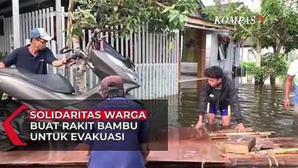 Terendam Banjir, Warga Bangun Rakit Bambu untuk Evakuasi Kendaraan Motor