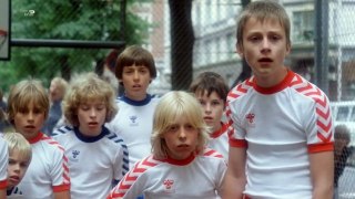 1981: Gummi Tarzan - Klip med Alex Svanbjerg (Ivan Olsen) | TV2 Play ; TV2 Danmark