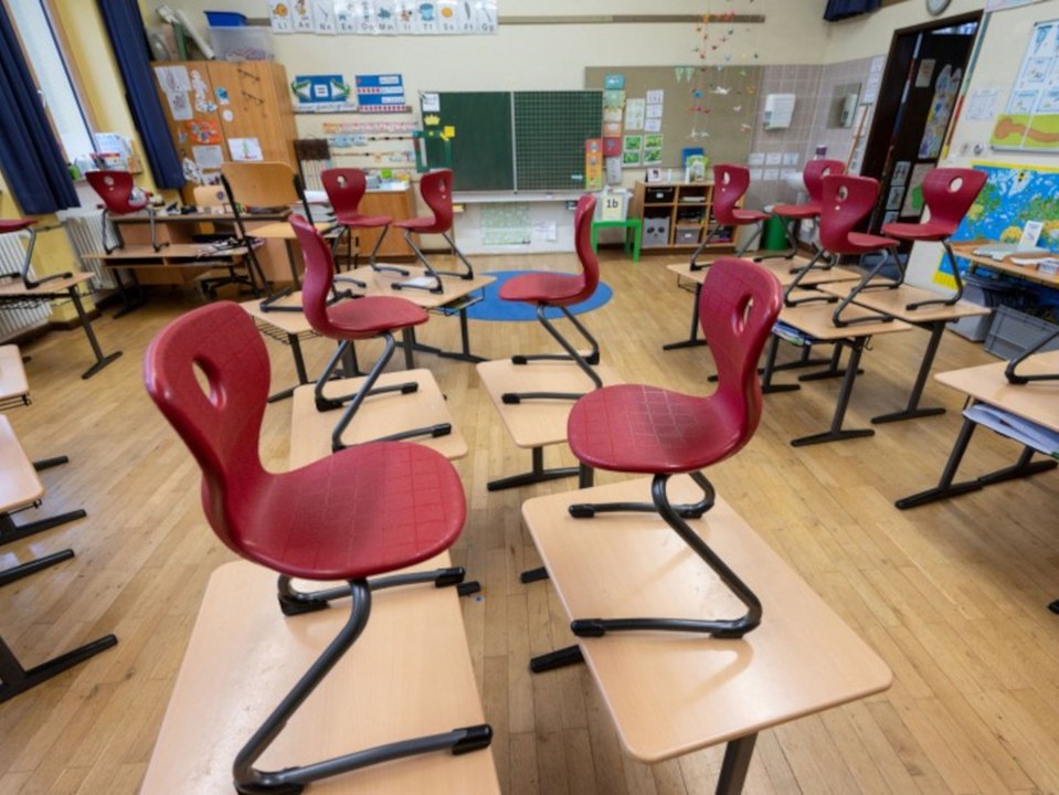 Streit in der Politik: Schulschließungen auf der Kippe?