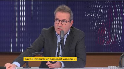 Passeport vaccinal : "Je pense qu'il n'y a rien qui soit choquant", explique Martin Hirsch