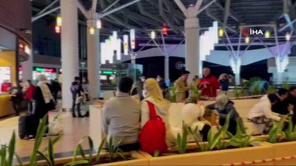 -AVM’de mesafesiz, maskesiz yemek sırası