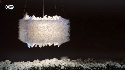 Designer polariza opiniões ao criar lâmpadas de penas