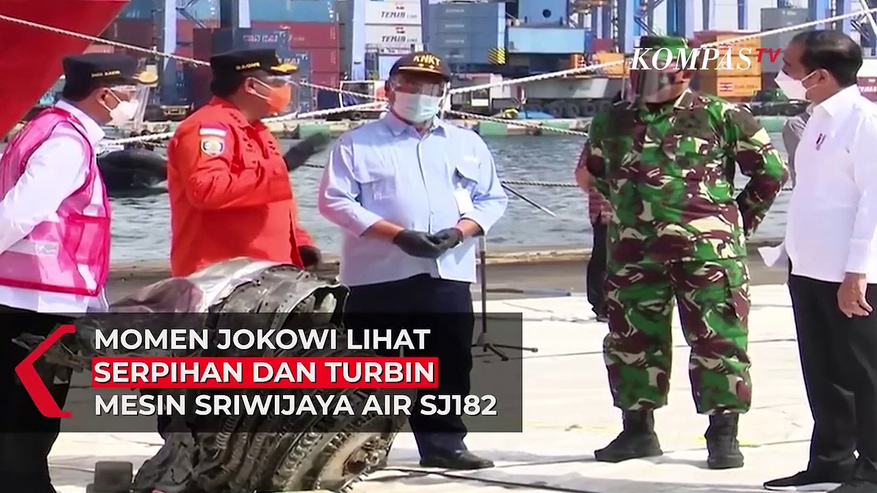 Momen Jokowi Lihat Langsung Serpihan dan Turbin Sriwijaya Air SJ182