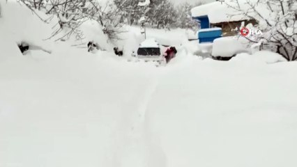 UMKE ekiplerinin 1,5 metrelik karda zorlu mücadelesi