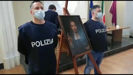 العثور على نسخة مسروقة من "سلفاتور موندي" عمرها 500 عام داخل شقة في نابولي