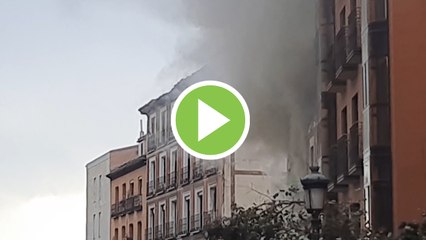 Una fuerte explosión en la calle Toledo de Madrid destruye tres plantas de un edificio