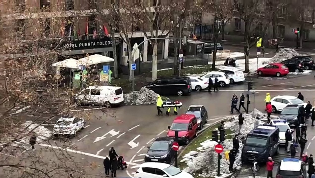 Desplazan a los heridos de la explosión de la calle Toledo de Madrid