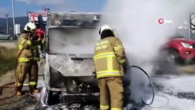 Kargo aracı alevlere teslim oldu
