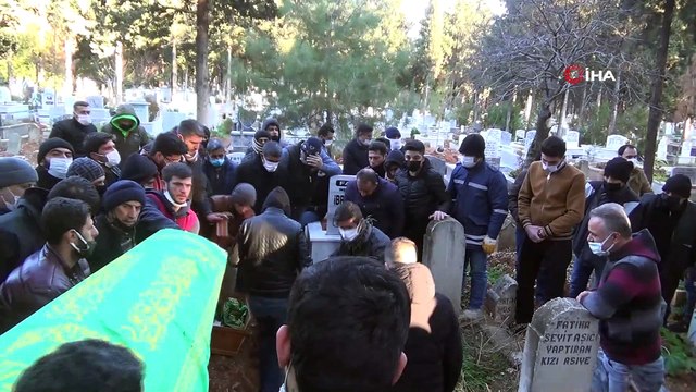 Yanarak ölen iki kardeş yan yana defnedildi