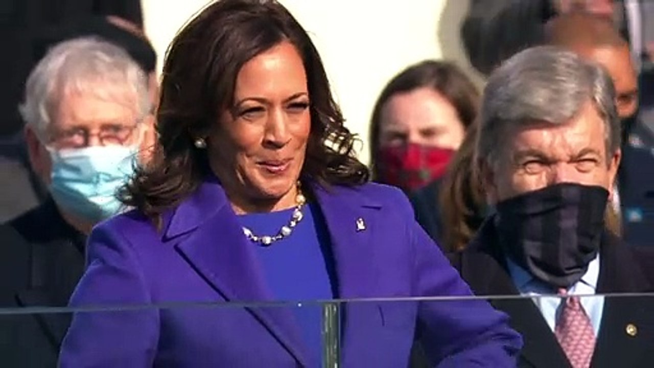 Kamala harris legt amtseid ab