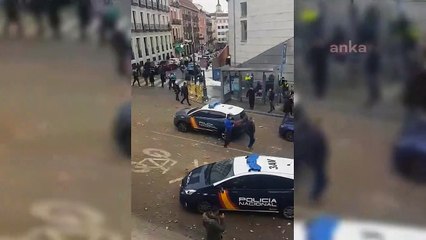 Скачать видео: İspanya'nın başkenti Madrid'te bir binada şiddetli bir patlama meydana geldi.