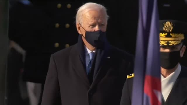 Biden rinde homenaje en Arlington al Soldado Desconocido