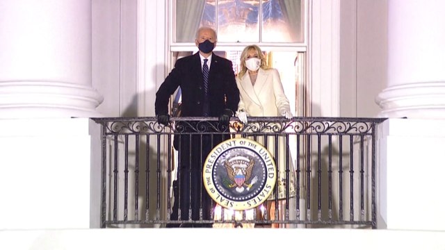 Les premières images de Joe Biden et son épouse Jill au balcon de la Maison Blanche