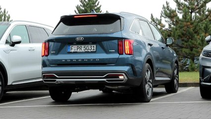 2021 Kia Sorento - Rear cross traffic warning with emergency braking function