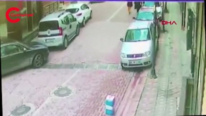Yaşlı adamın balkona sakladığı altınları alıp kaçtılar