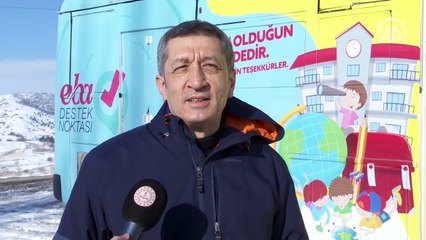 Bakan Selçuk, EBA Mobil Destek Aracında öğrencilerle buluştu