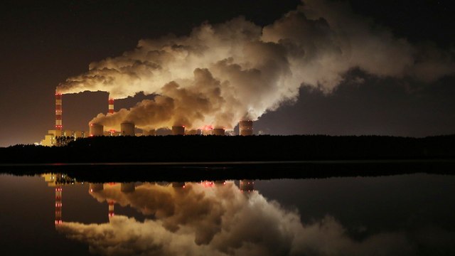 US President Biden signs order to rejoin Paris climate accord