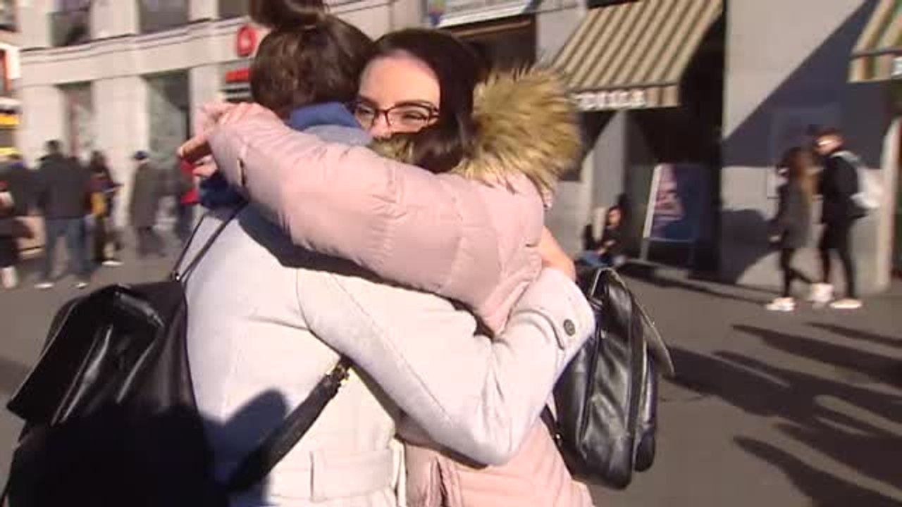 Hoy es el día mundial del abrazo, sin abrazos