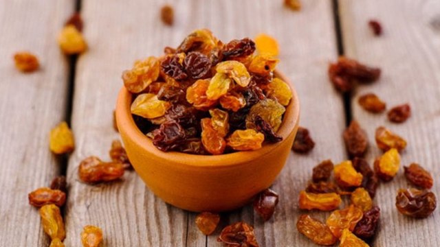 क‍िशमिश ज्‍यादा खाने से हो सकते है भयंकर नुकसान । Side Effect Of Eating Raisins । Boldsky
