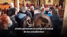 Justificadas protestas de estudiantes en la toma de posesión del rector de la Universidad de Barcelona Joan Guardia que han sido silenciadas por la prensa: 