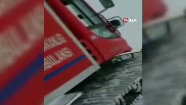 Hasta almaya giden paletli ambulans mahsur kaldığı yerden kurtarıldı