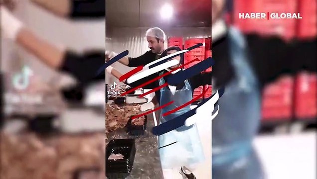 Hazır döner paketleyen iki çalışanın videosu sosyal medyada tepki çekti
