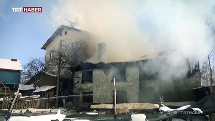 Alevlerin arasında kalan kediyi itfaiye ekipleri kurtardı