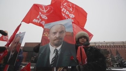Los comunistas rusos homenajean a Lenin en el 97 aniversario de su muerte