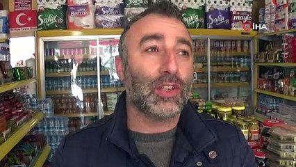 İş yerini açan esnaf zarf içinde 1 lira ile karşılaştı