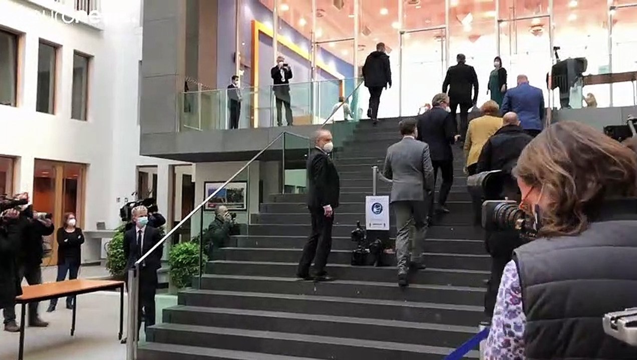 Einschnitte wirken, dennoch: Merkel warnt vor dritter Welle