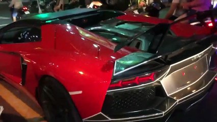 Il accélère comme un fou avec sa Lamborghini qui va prendre feu en pleine route