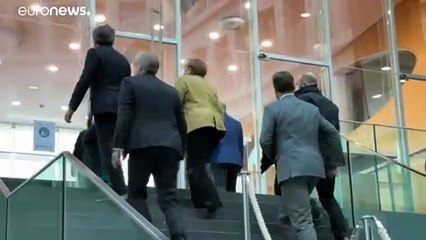 Меркель: "Вирус-мутант — серьёзная угроза"