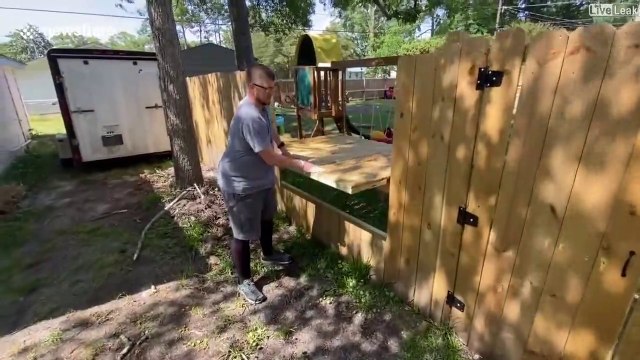 Ces voisins sont prêts pour le prochain confinement... Clotûre transformée en table