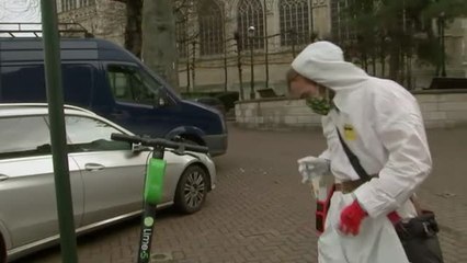 Download Video: Patrullas de voluntarios se convierten en los chicos Covid en Bruselas