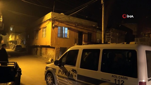 Başına tabanca dayayıp havaya ateş açan şahsı, özel harekat polisleri etkisiz hale getirdi