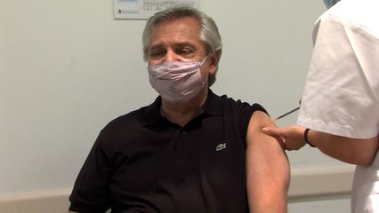 El presidente de Argentina se vacuna contra la Covid-19