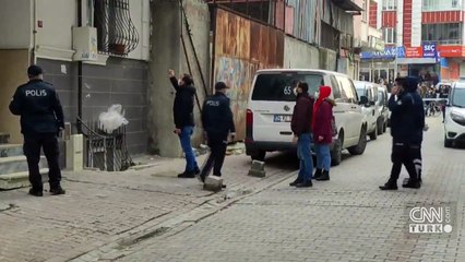 Çocuklarını bıçakla rehin aldı